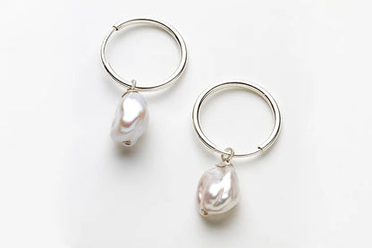 Perla Hoops Petite Earrings