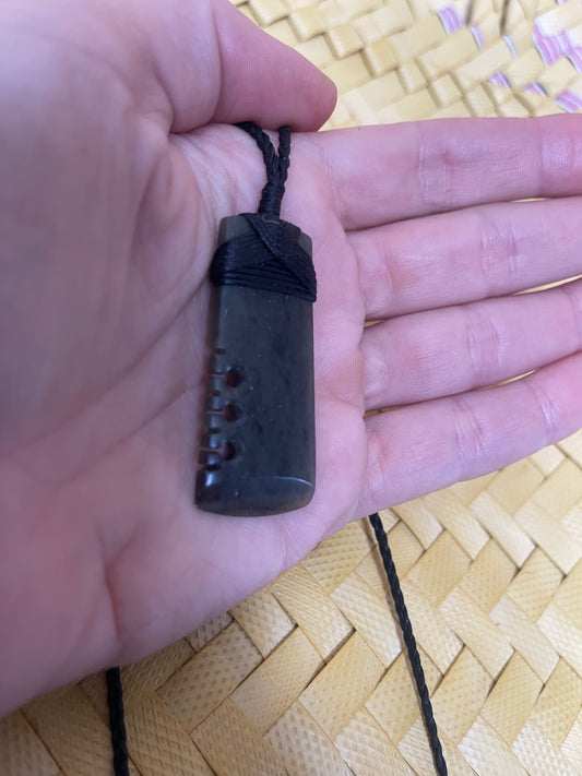 Medium Knotched Toki - Pounamu