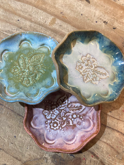 Ceramic Crimp Flower Dish