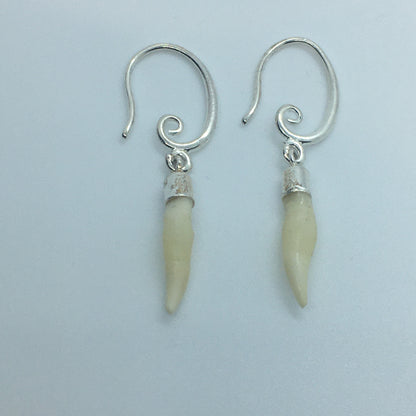 Niho Aihe - Dolphin Teeth Earrings