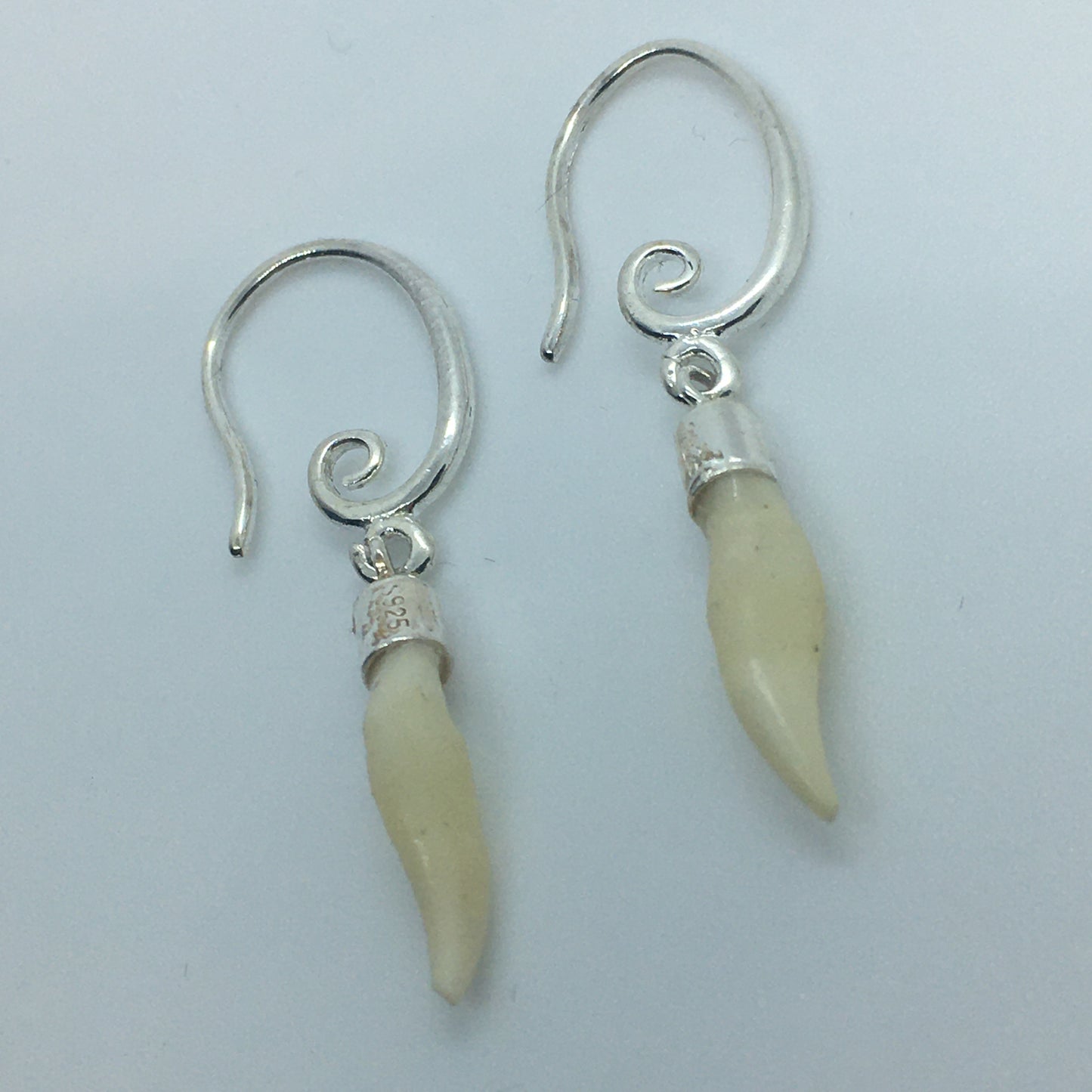 Niho Aihe - Dolphin Teeth Earrings