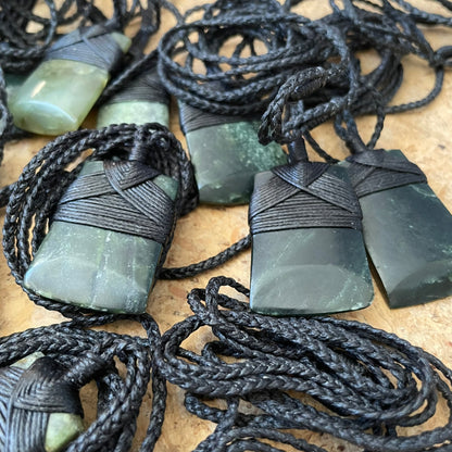 Pounamu Pepe Toki - Bound