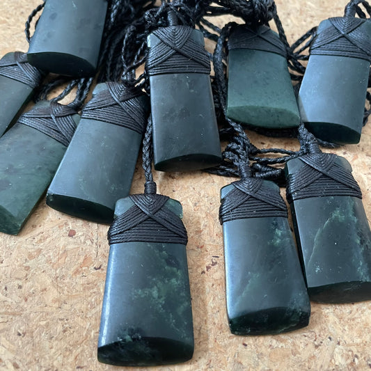 Dark Pounamu Toki - Bound