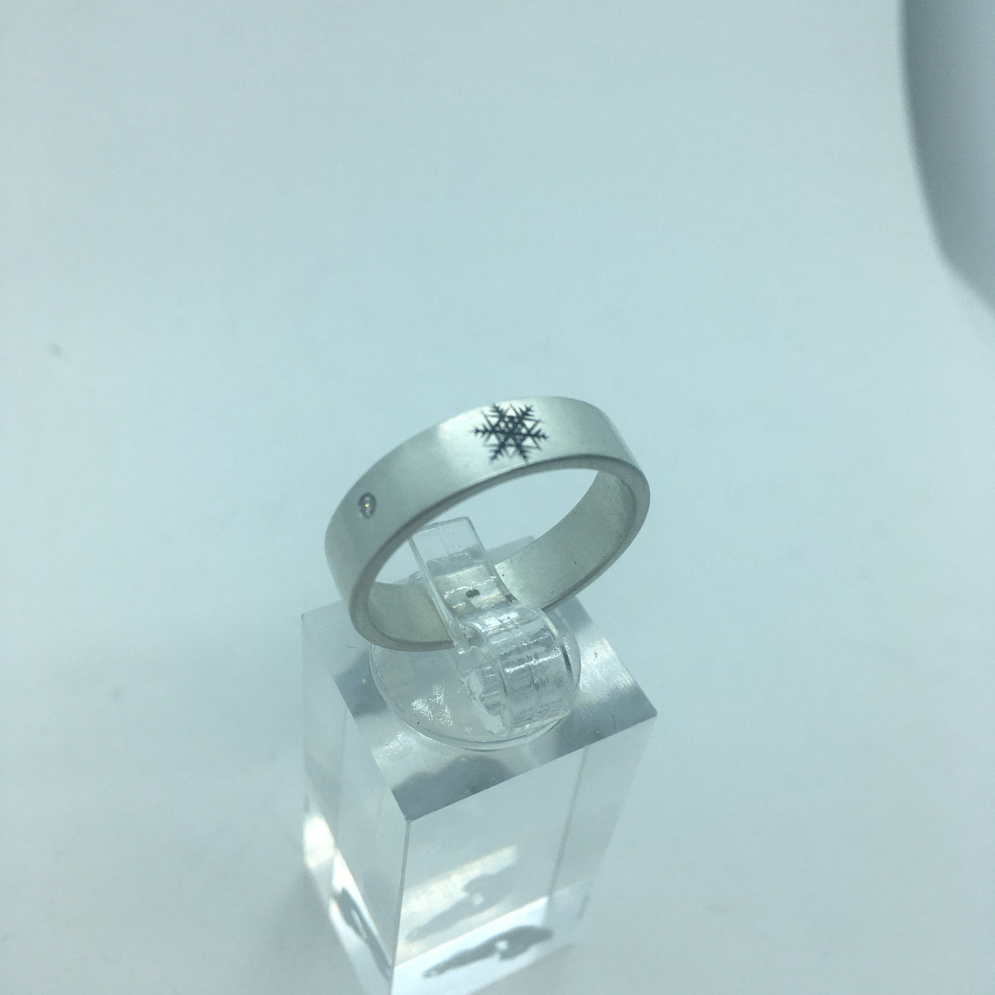 Silver Snowflake Ring with Diamonds