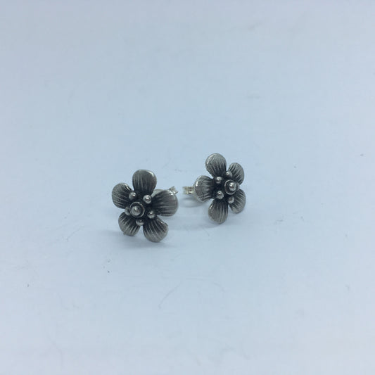 Manuka Stud Earrings - Silver